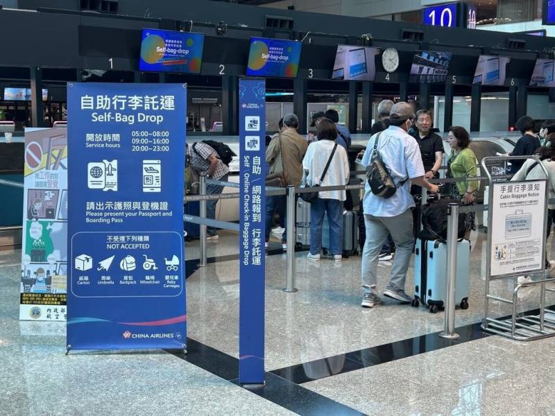 桃園國際機場端午疏運5天總運量預估逾68.7萬人次，機場公司鼓勵旅客善用網路辦理報到，完成報到後盡快進入安檢區，確保於登機時間前抵達登機門。（機場公司提供）