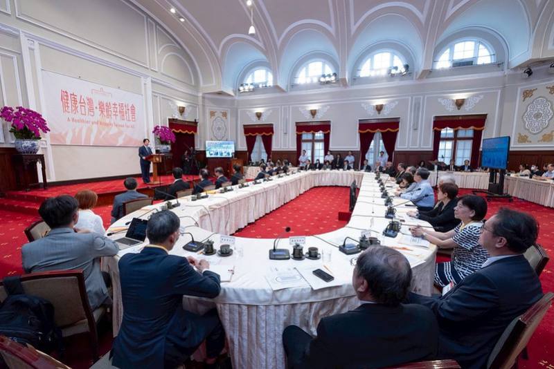 President Lai presides over the fourth meeting of the Healthy Taiwan Promotion Committee.