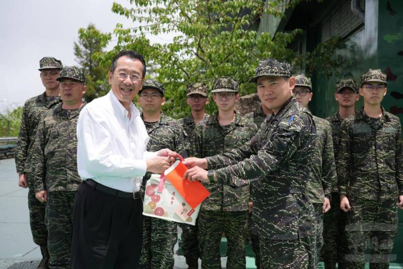 顧部長慰勉中部駐軍