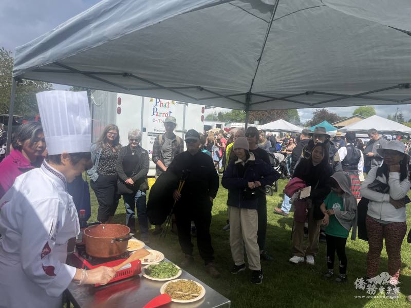 講師示範教學吸引民眾駐足