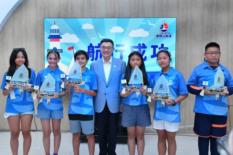 卓院長勉勵所有小朋友「盡情往外走，世界正等著你們」，藉由探索海洋，結交許多國際朋友，進而到世界各地追逐夢想，使臺灣真正成為一個海洋國家。