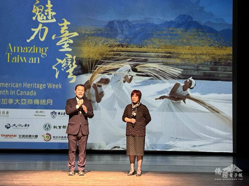 華府文教中心主任黃正杰(左)、華美聯誼中心主席蕭齊分別致詞