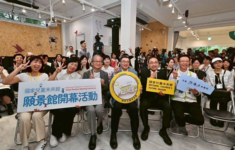 行政院長卓榮泰24日前往新北市出席「國家兒童未來館」願景館開幕典禮
