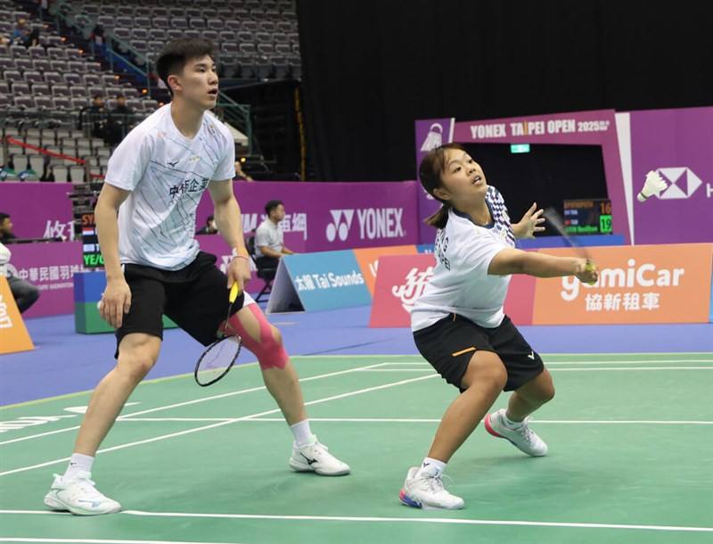 Taiwan's mixed doubles duo Ye Hong-wei (left) and Nicole Chan (right). Photo courtesy of the Chinese Taipei Badminton Association