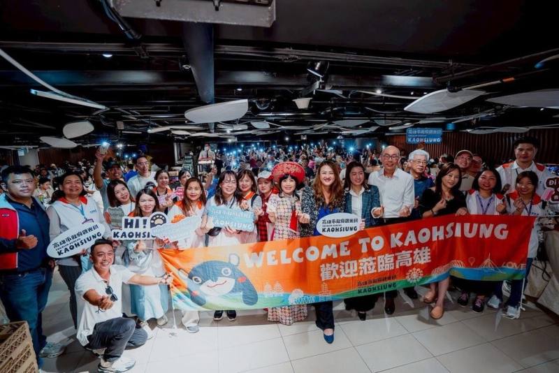 高雄市觀光局拓展國際市場，近期頻吸引東南亞踩線團到訪。觀光局也與業者組成高雄國際觀光隊，赴馬來西亞等地辦理推介會。（高雄市觀光局提供）
