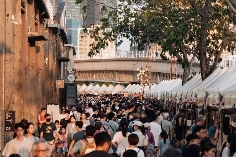 「2025高雄法國生活節」25日邁入最後一天，根據市府統計，活動前2天共湧入逾9萬人潮。（高雄市政府行政暨國際處提供）