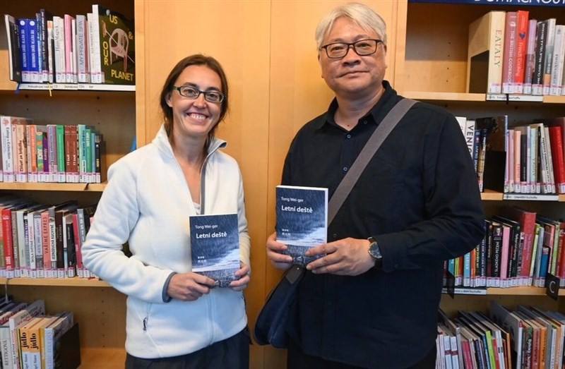Taiwanese author Tung Wei-ge (right) and his Czech translator Pavlína Krámská (left) pose together with the Czech translation of Tung's novel, "Northwest Rain." Photo courtesy of Mí:Lù Publishing