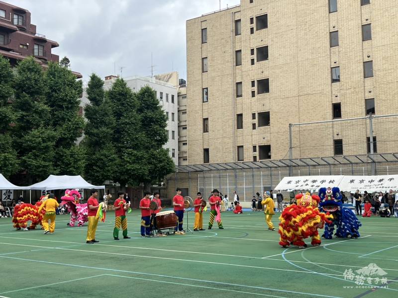 鼓樂齊鳴、舞獅共舞，現場氣氛熱烈