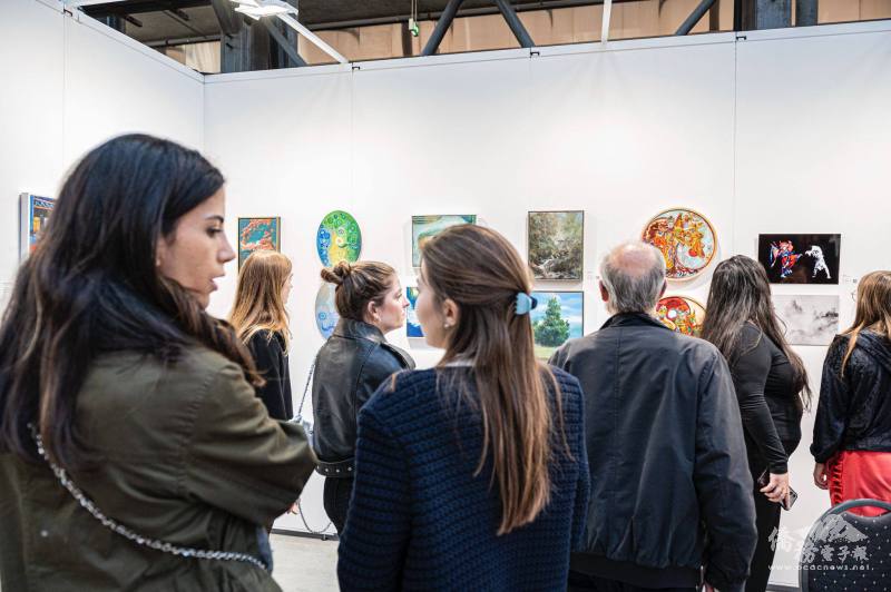 臺灣當代藝術創作的豐富性作為介紹臺灣內涵的橋梁，廣受歡迎