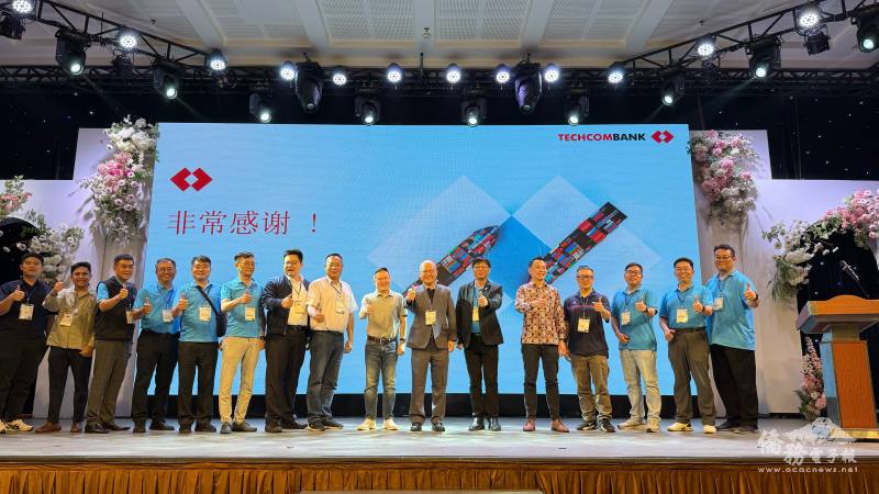 全體與會貴賓與北寧商會理監事合影