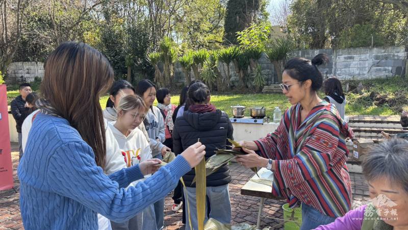 透過實作體驗感受傳統文化，與僑界人士歡聚一堂，共度端午佳節