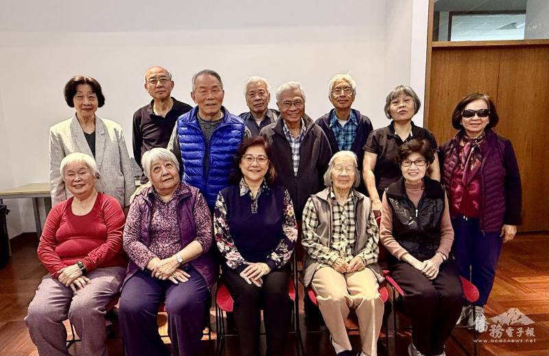 南美洲華文作家協會舉辦文學座談會，出席文友們合照