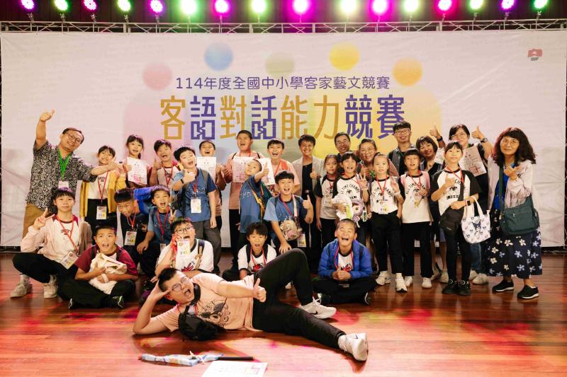 古主委鼓勵學子多多講客，再創佳績