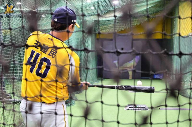 中華職業棒球大聯盟中信兄弟隊引進Trajekt Arc及iPitch智慧發球機系統，期待提升團隊整體競爭力、接軌國際。（中信兄弟提供）