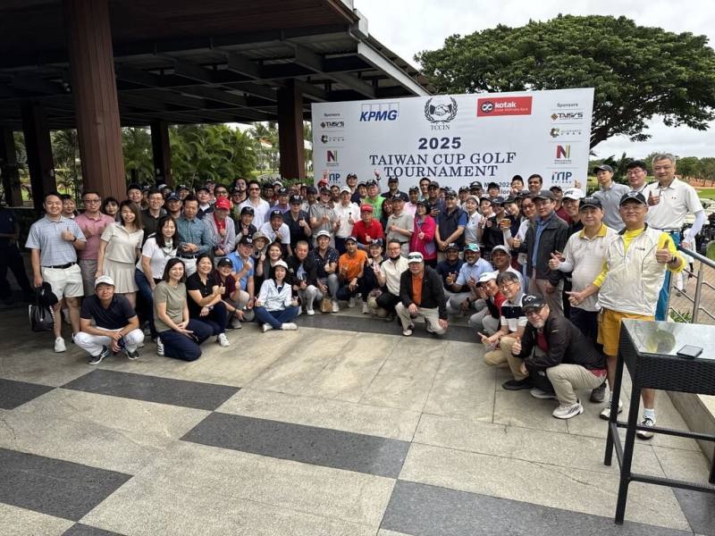 孟加拉、越南台商代表以球會友，於台灣盃高球賽與日本、韓國企業代表交流。（印度台商總會提供）