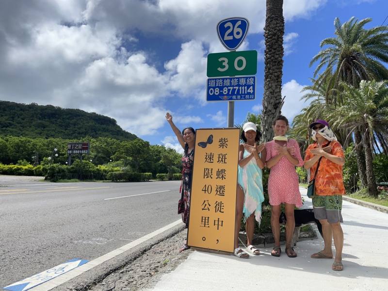 國家公園署預估6月墾丁國家公園將迎來新一波紫斑蝶遷徙高峰，飛越台26線南灣段與屏200縣道等路段，墾管處呼籲駕駛人放慢車速，避免路殺