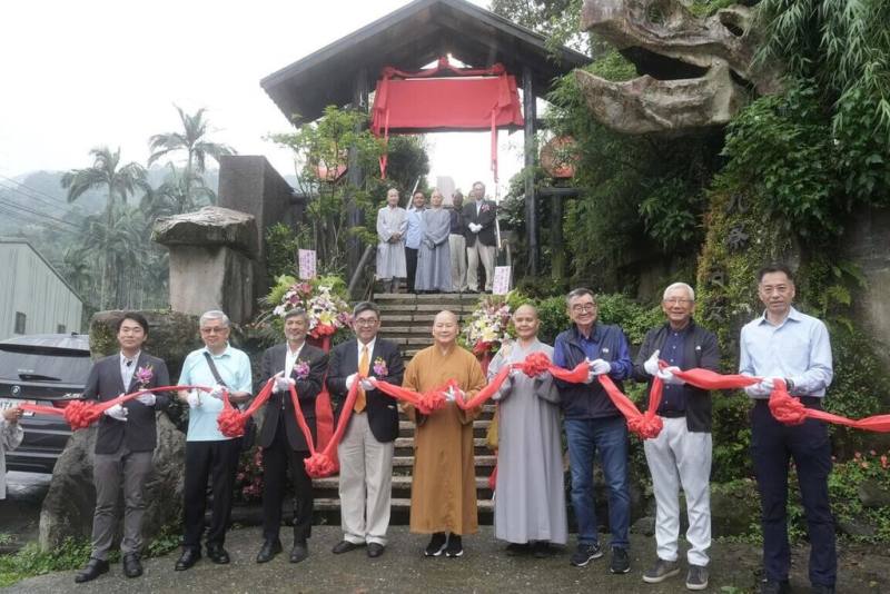 華梵大學團隊於新北市石碇區闢建「雲山禪茶藝文」空間，聘請米其林餐廳主廚將在地食材料理成精緻蔬食餐點，同時也打造為師生藝術文創作品展示流通平台，提供正念禪修與多類型藝文課程。（華梵大學提供）