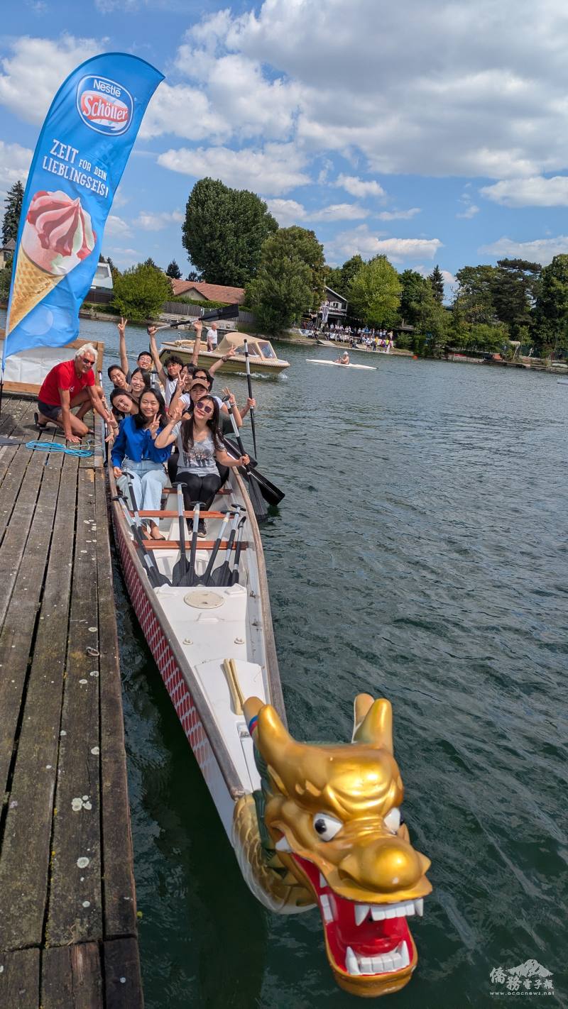 參加龍舟競賽的隊伍，展現活力滿滿青春洋溢的氣息