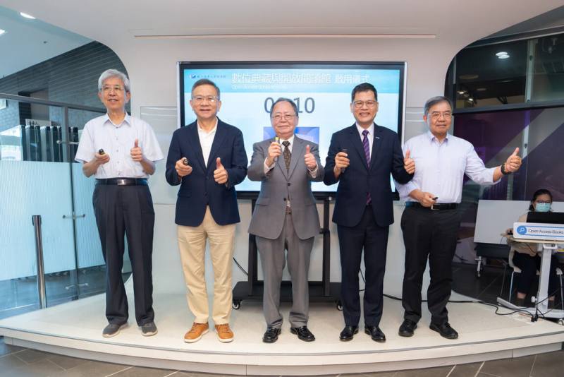 清華大學27日舉辦記者會宣布啟用公益數位閱讀平台，提供包含研究心得、自然紀錄、文史資料等，內容免費開放，民眾不需要註冊即可線上閱覽。（清華大學提供）