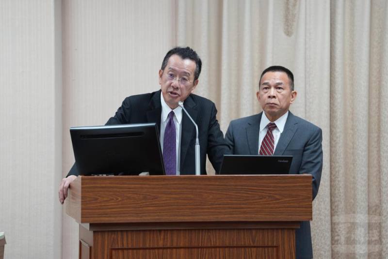 顧部長回應委員提問。（軍聞社記者呂尚俞攝）