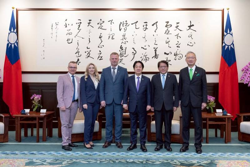 總統與「歐洲議會議員訪台團」合影