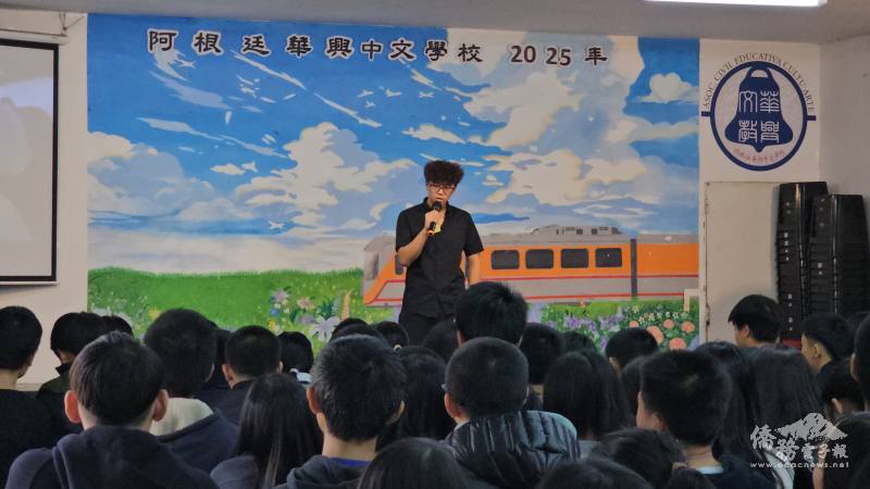 個人組歌唱比賽競爭激烈，臺下觀眾專注聆聽每一段精彩演出