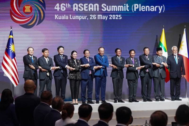 第46屆東南亞國家協會（ASEAN）領袖高峰會26日在馬來西亞首都吉隆坡登場，今年的東協輪值主席國為馬來西亞，主題為「包容性與永續發展」。（泰國總理府提供）