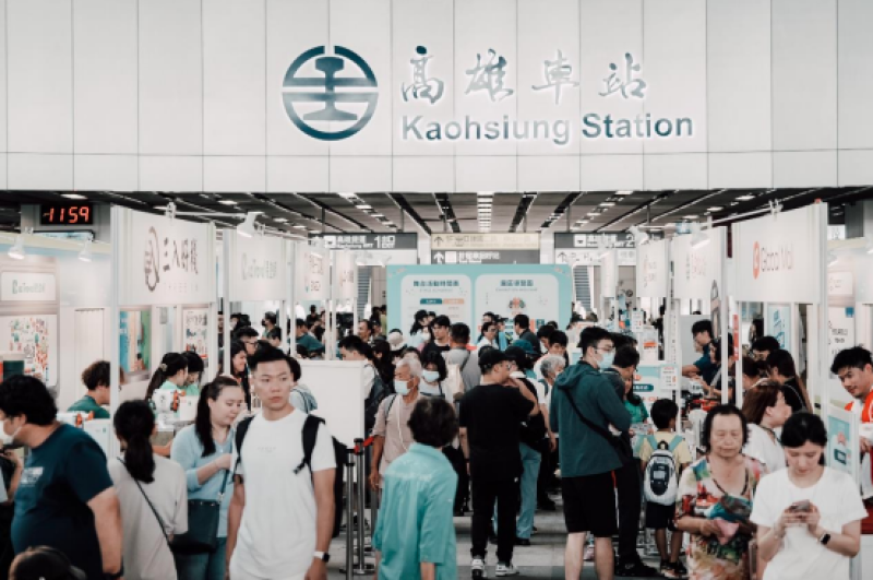 臺鐵公司首次南下高雄舉辦為期兩天的「2025第10屆鐵路便當節」