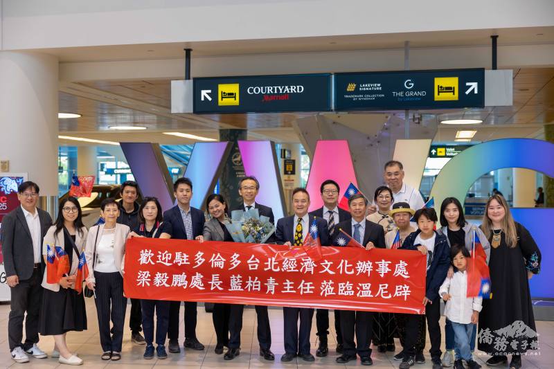 緬省溫尼辟僑胞於機場熱烈歡迎梁毅鵬及藍柏青等貴賓到訪