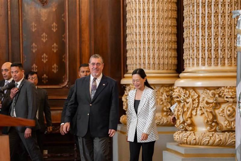 Guatemalan President Bernardo Arévalo (left). CNA photo (via Guatemalan Presidential Office) August 25, 2024