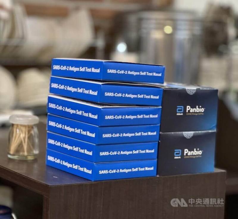 食藥署表示，COVID-19家用快篩試劑持續增產。（中央社檔案照片）