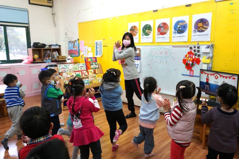 公立幼兒園開辦延長照顧服務，支持家長安心育兒