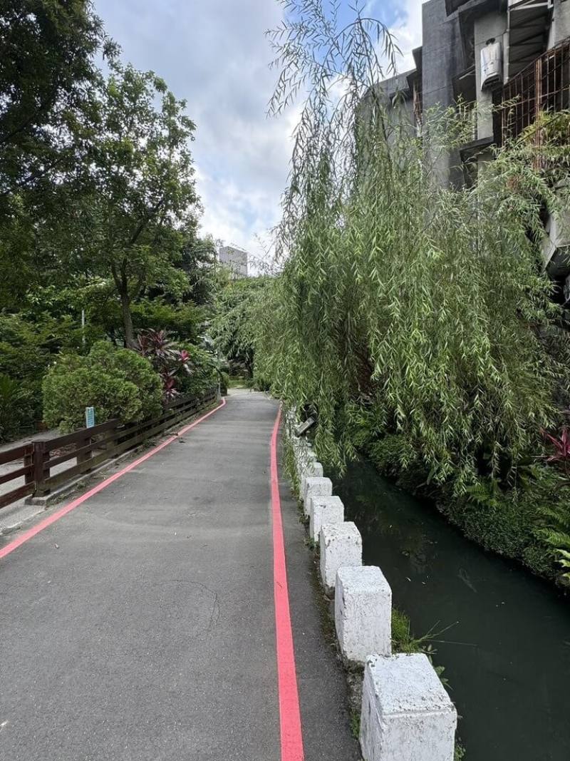 台北市文化資產審議會26日召開會議，大安區「霧裡薛圳第二支線遺址」文化資產價值案於會中經討論，隨後表決通過，列直轄市定古蹟，並訂定為「霧裡薛圳第二支線明渠」。（台北市文化局提供）