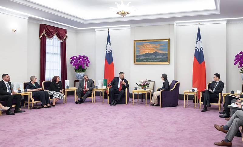 副總統接見「英國工黨台友會訪問團」，並相互交流