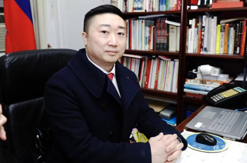 紐約華裔第二代曾偉康在2022年當選紐約中華公所主席，並於今年4月榮獲僑委會海華榮譽獎章