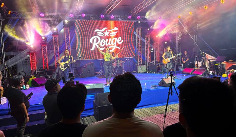 菲律賓民間團體「這是我們的」聯盟26日在菲律賓艾尼島為南海海上演唱會舉行行前演唱會，來自5國的藝人預定於28日在南海中業島海域舉辦和平演唱會。