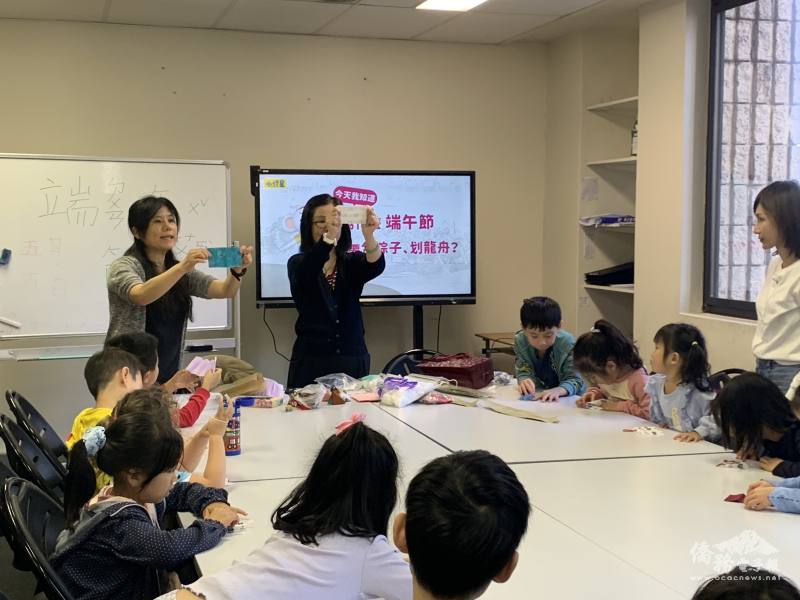 老師介紹香包製作流程