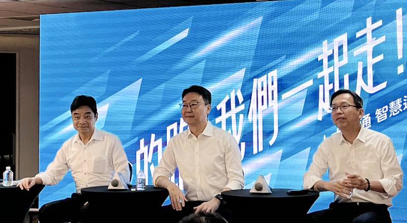 Transportation Minister Chen Shih-kai (center) at a news conference. CNA photo May 27, 2025