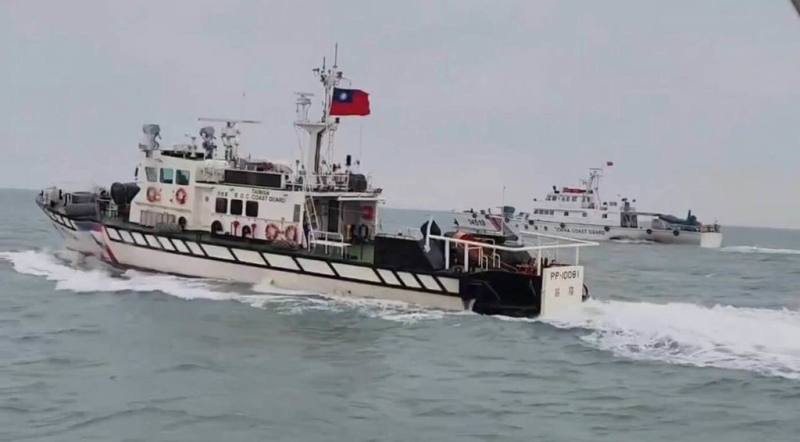 4艘中國海警船繼27日下午侵擾金門海域，28日上午再度現蹤金門海域，海洋委員會海巡署金馬澎分署調度4艘巡防艇應對，並廣播要求航離。（海巡署金馬澎分署提供）