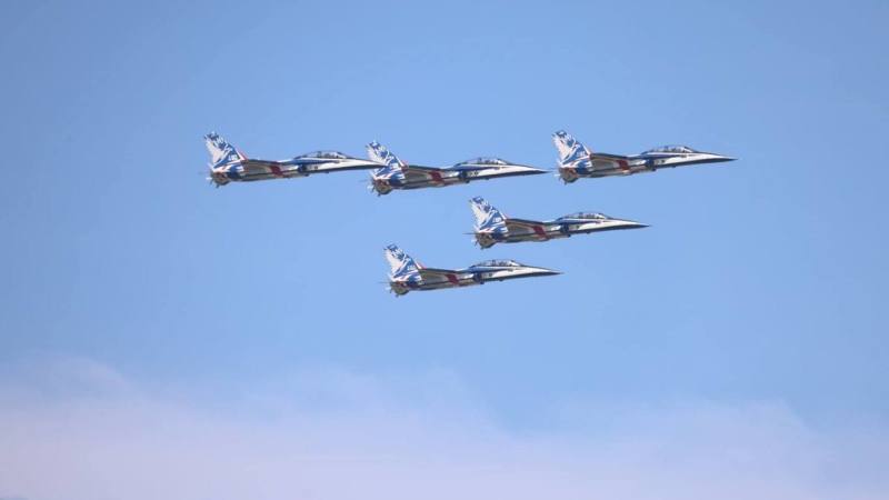 空軍雷虎小組27日進行5機編隊科目驗證。（臉書「IDF 經國號」粉絲專頁提供）
