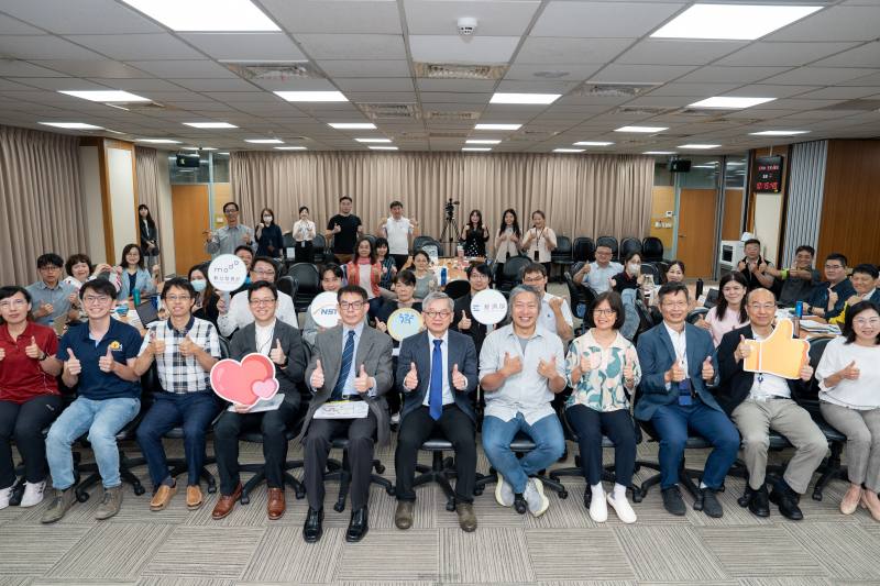 本次工作坊由國科會主辦，邀集經濟部、衛福部、數發部與第一線醫護代表齊聚，透過科技與醫護的對話，共同探討以科技輔助基層醫護服務，同時結合家戶需求拓展市場，進而帶動生醫產業發展與創新