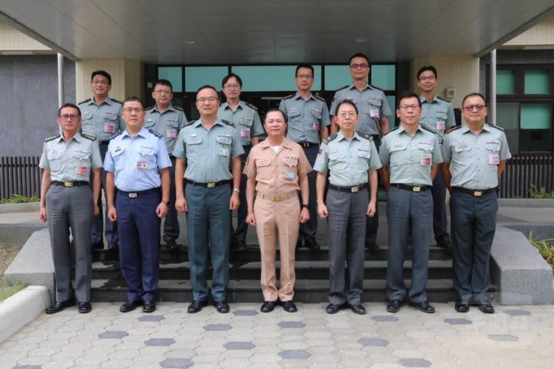 國防部常務次長黃佑民中將視導軍備局第205廠。（軍備局提供）