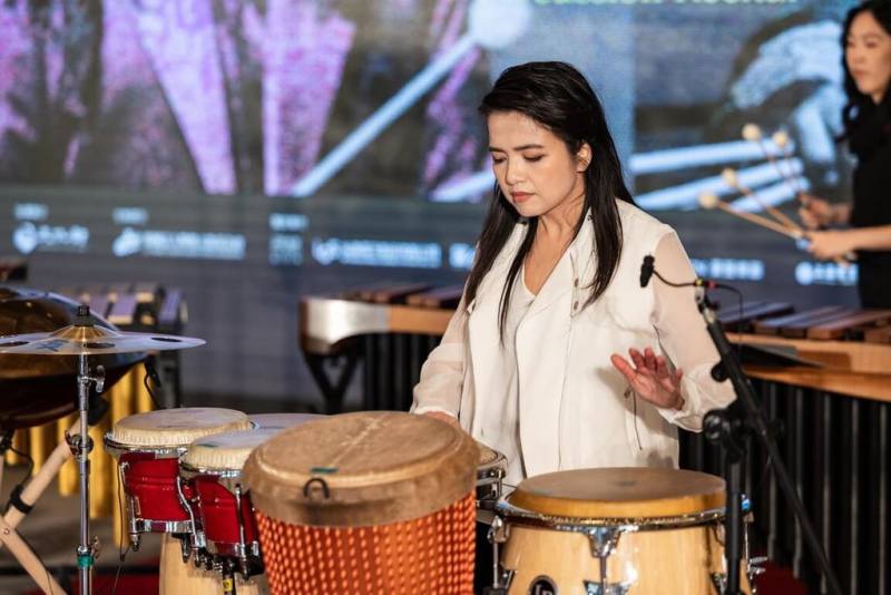 朱宗慶打擊樂團將為團員戴含芝（圖）與高瀚諺舉辦「雙人獨奏會」，戴含芝練手鼓練到指紋模糊，她說，「現在到家門口我得先用水沾一下手指再感應，不然永遠開不了門」。（朱宗慶打擊樂團提供）