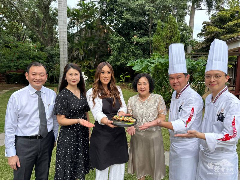 左起韓志正、李宜樺、Yolanda Park、古美桂、溫國智、陳瑞昌，進行亞松森第三場教學示範