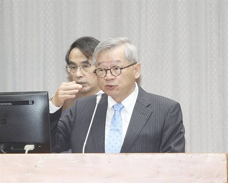 With Taiwan Space Agency Director General Wu Jong-shinn behind him, National Science and Technology Council head Wu Cheng-wen solicits support from lawmakers during a legislative committee session on Thursday. CNA photo May 29, 2025