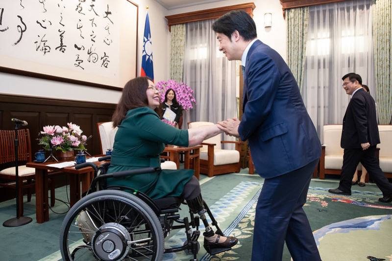 President Lai Ching-te meets with a delegation led by United States Senator Tammy Duckworth.