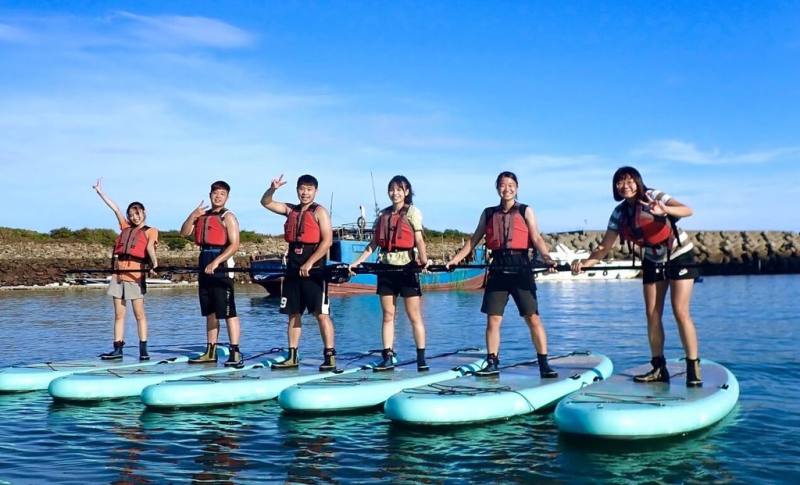 連江縣政府著眼暑假觀光市場，將主推海洋文化與自然魅力，推出包括7月將登場的北竿海洋觀光年等豐富活動，讓旅客從不同面向感受馬祖觀光特色。圖為往年北竿海洋觀光年活動情形。（龍福旅行社提供）
