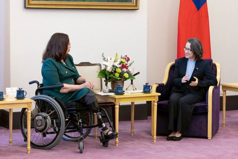 副總統接見「美國聯邦參議員達克沃絲訪問團」