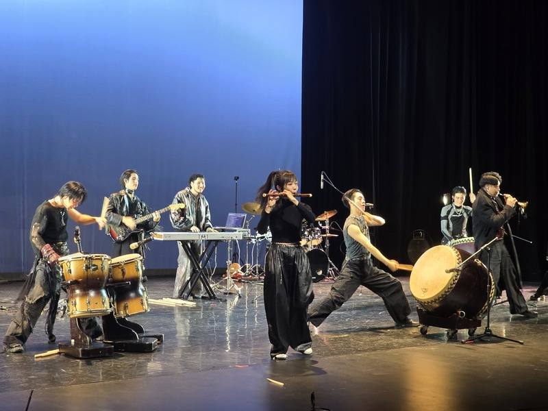 十鼓擊樂團受邀參與加拿大亞裔傳統月活動，溫哥華的演出展現氣勢磅礡的打擊樂及創新的跨界編制，讓人充分感受台灣豐富多元的文化底蘊