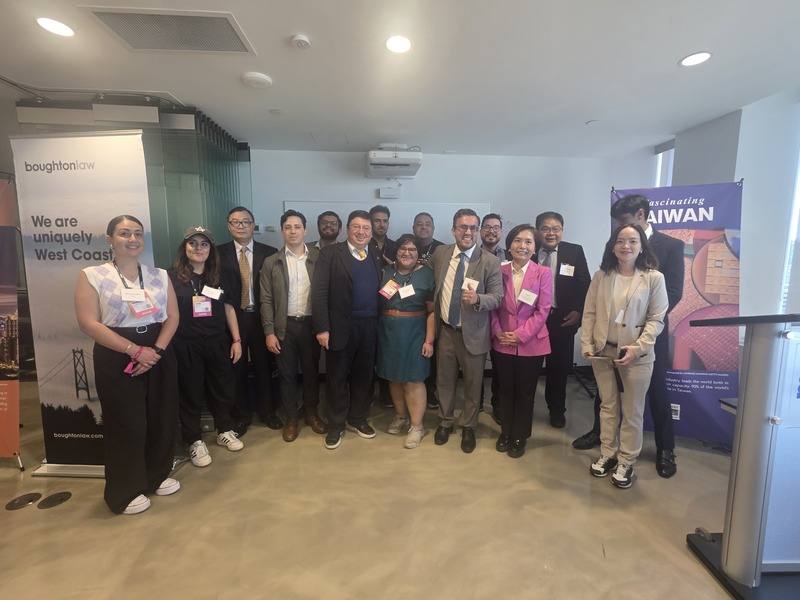 11家墨西哥企業代表團對於能有機會在加拿大與台灣企業交流感到興奮，讚揚台灣的科技成就